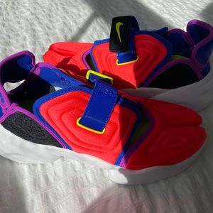 Nike Aqua Rift Bright Crimson
